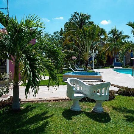 Hotel Suites Paraiso Мерида Екстериор снимка